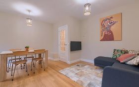 Vivienda turística reformada en zona residencial con garaje y wifi